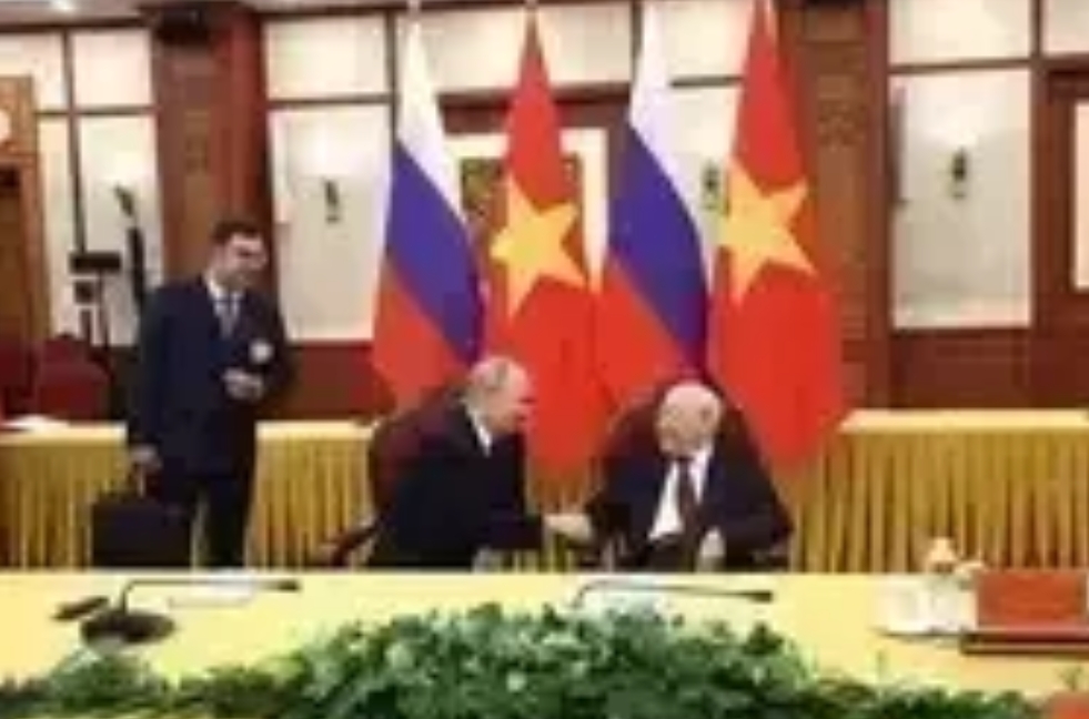 越南把俄罗斯与美国玩转了……
普京从越南刚刚离场，越南高层却向美国抛媚眼：“美国