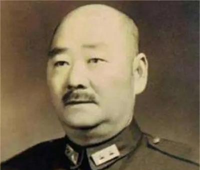 1937年9月，面对日军进攻，刘峙惊慌失措，率官兵沿平汉线大溃败，逃到石家庄后，