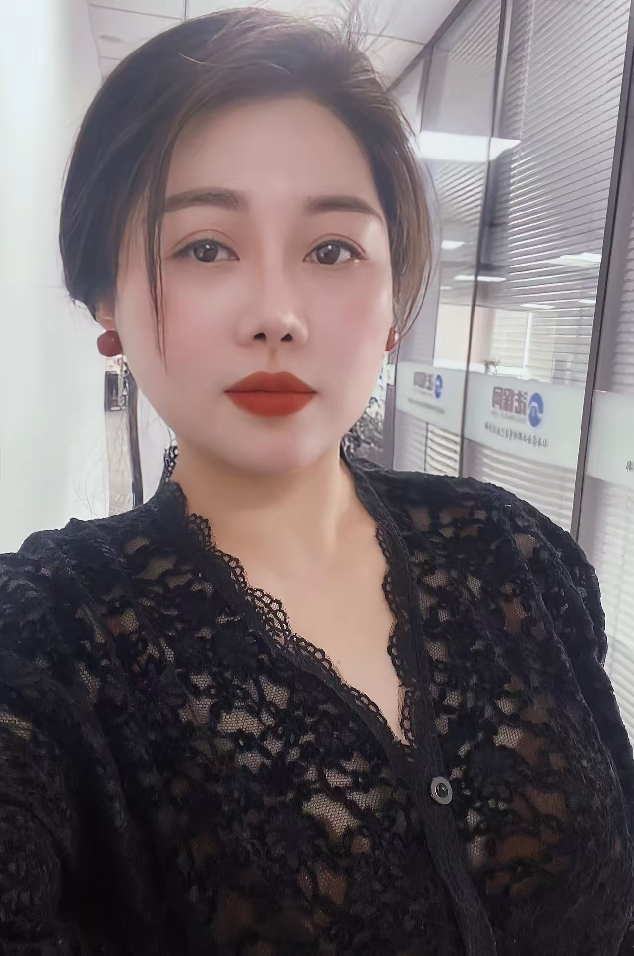 40岁的女主管跟我表白了，我能不接受她吗