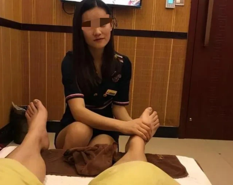 “白嫖半年？”安徽，一男子经常半夜才回家，妻子偷偷跟踪丈夫，竟发现他在养生会所，