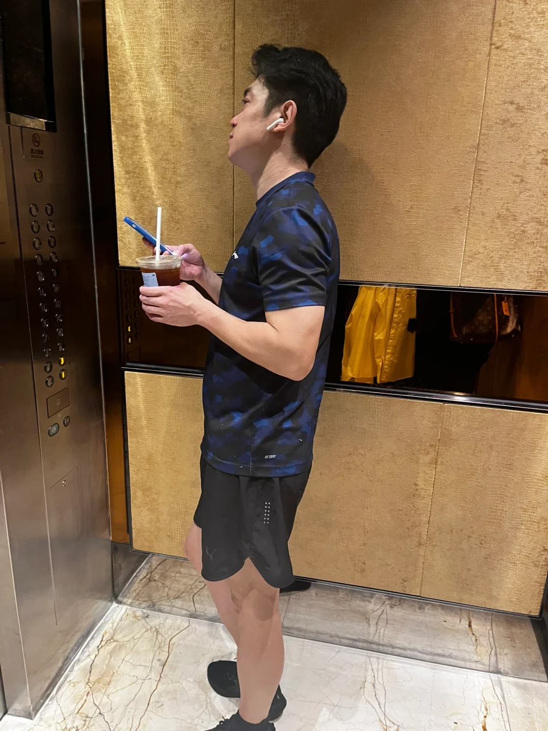 偶遇吉吉国王，刘冠霖老师
酒店电梯偶遇了刘老师，人超好呢。。