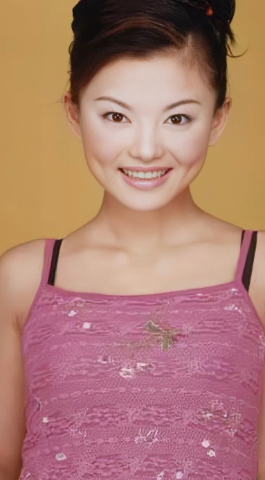 网友一直以来都对李湘评价称她强势、炫富。她每天的早餐都花费7000+，每个月的开
