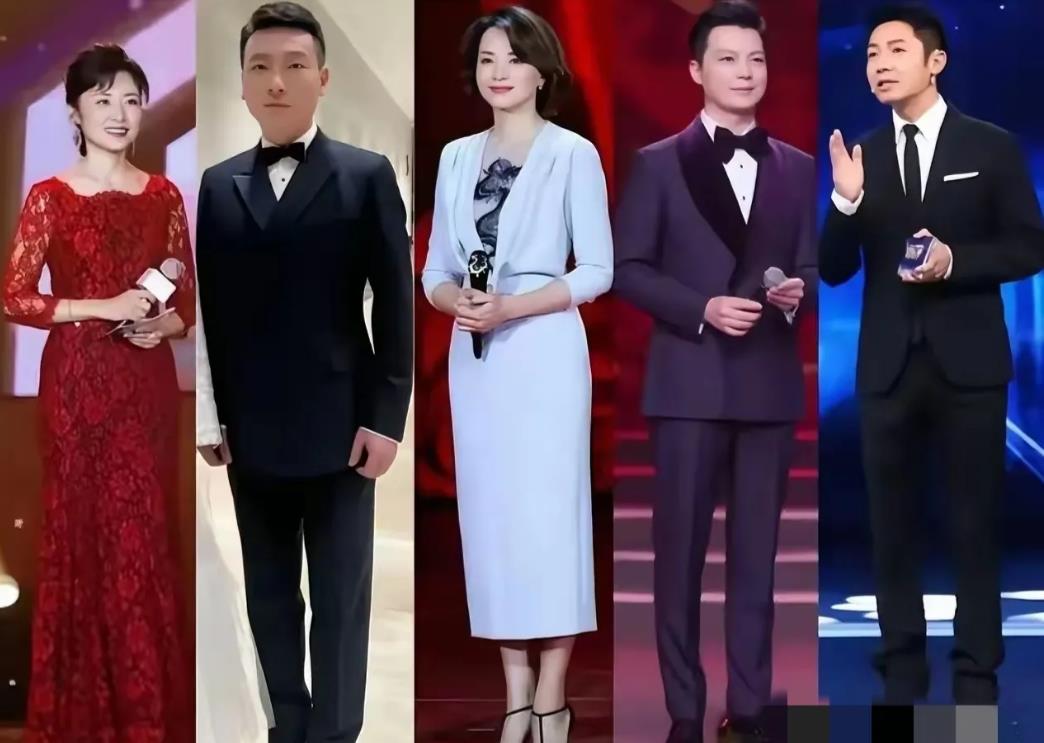五位天花板主持帅哥美女。

周涛穿着红色的裙子，气质出众，美丽动人。

康辉穿着