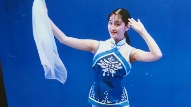 全网抵制！拿没教养当个性的她，终于惹了众怒！难怪连倪萍都嫌弃