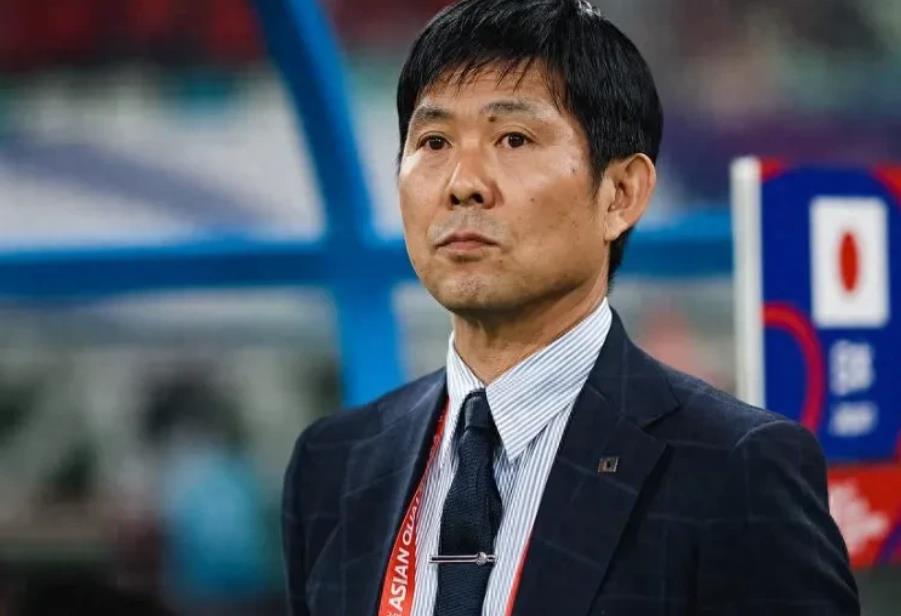 丢人丢到家了！国足1-3日本后，日本主教练森保一怒斥中国球迷：我尊重球迷激情战斗