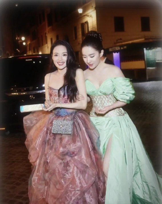 舒淇刘亦菲同框：薄薄一片，珠圆玉润