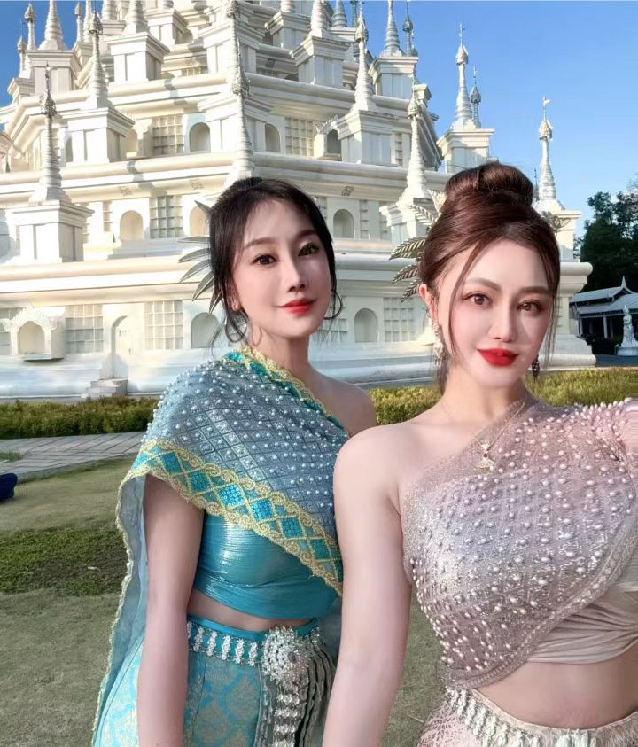 假如在泰国遇到她们，你会怎么打招呼？