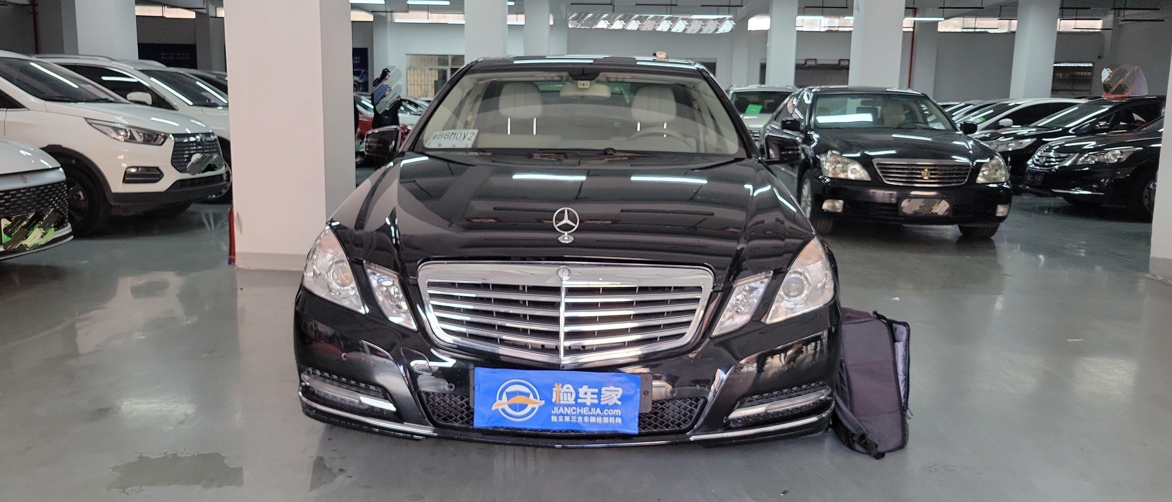 ~6万块的奔驰E级，跟面子无关，只是单纯的喜欢老车！真要论面子，租一辆奔驰S级不