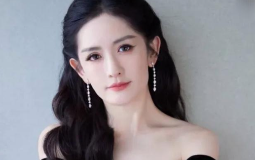 谢娜家的三位小公主：星二代萌态各异，遗传基因大揭秘在娱乐圈的璀璨星光下，明星家庭