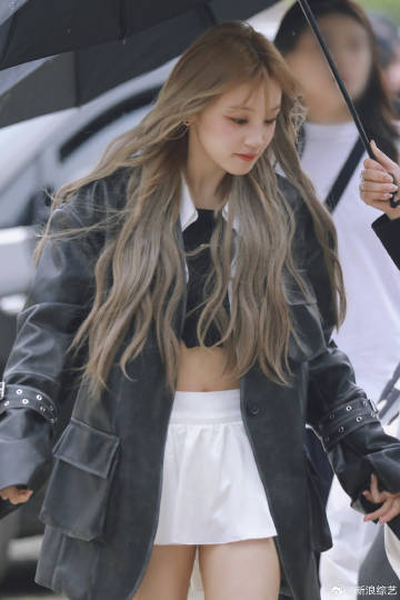 #宋雨琦请把皮衣焊在身上# @宋雨琦_G-I-DLE 不愧是百变风格，昨天还是双