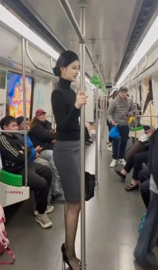 地铁遇见的，有一种高攀不起的感觉。