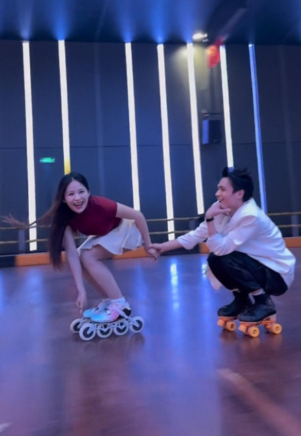 会轮滑这么抢手吗？这么多女生追，32岁现在单身还来得及学吗