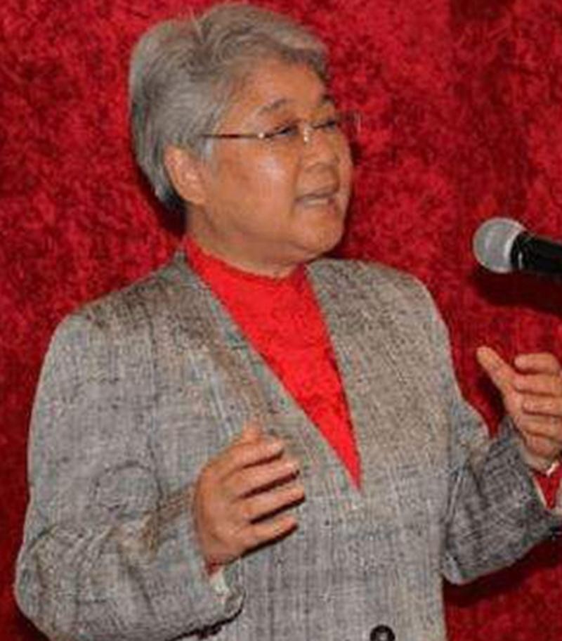 1977年9月，唐闻生被下放到“五七干校”劳动，从此她远离了工作多年的外交系统。