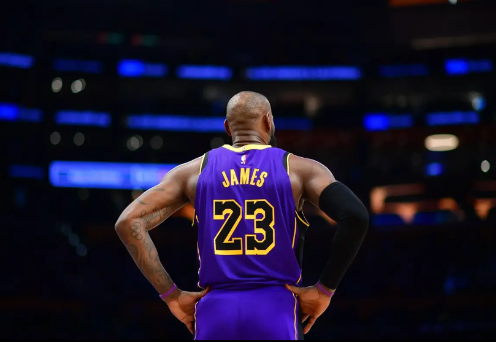 最近这两天为啥这么多人抨击詹姆斯？大家觉得这三条是不是詹姆斯长期遭受质疑的主要原