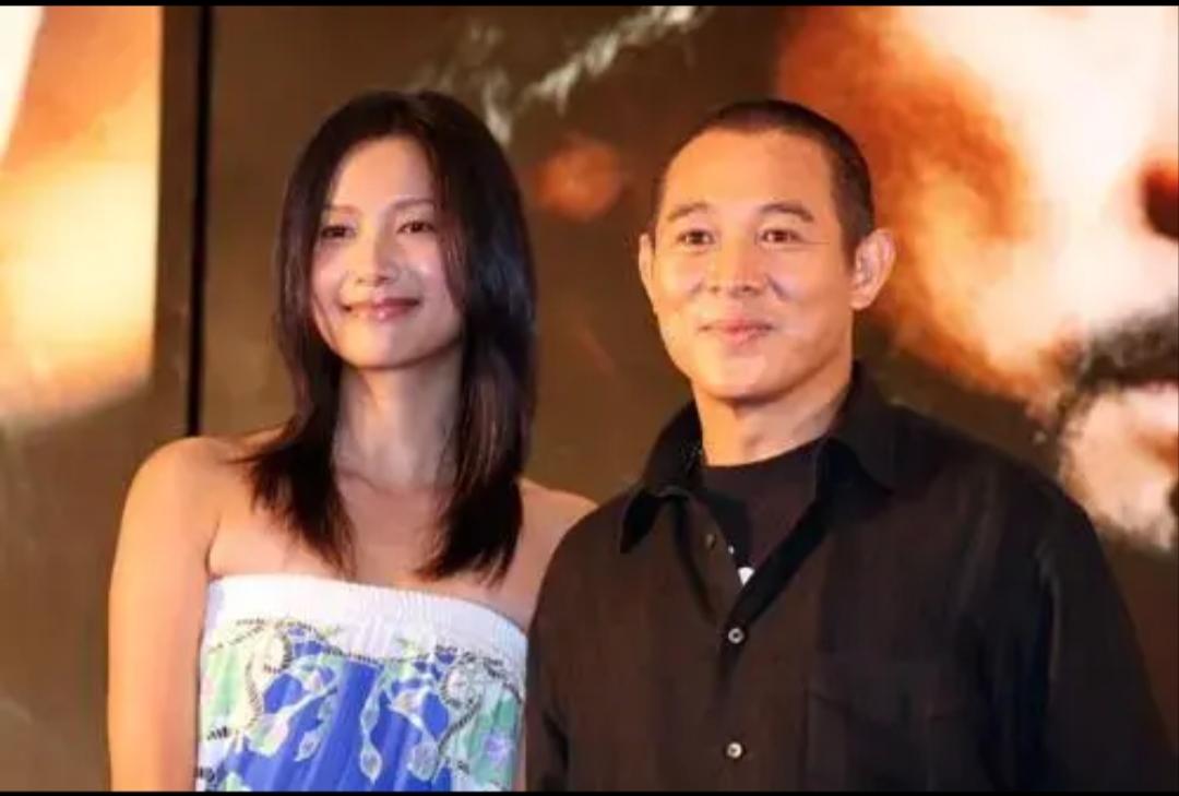 2007年，李连杰在《投名状》中与徐静蕾有一场激情戏。开拍前，李连杰问徐静蕾:“