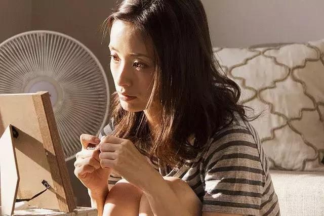 读了那么多年书，本科毕业，最后当了全职妈妈，真的是浪费资源？
不要这么自我诋毁，