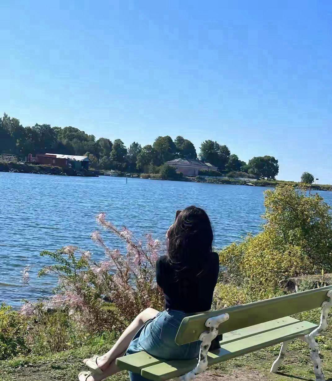 在乡下，偷情真不是什么大事。

我们村有个女的，长的相当漂亮，有好几个情人，丈