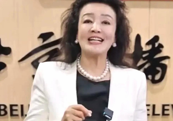 汪小菲很幸运，有两个女人为他撑腰！

刚刚，张兰上传视频，说:“其实情绪价值就是