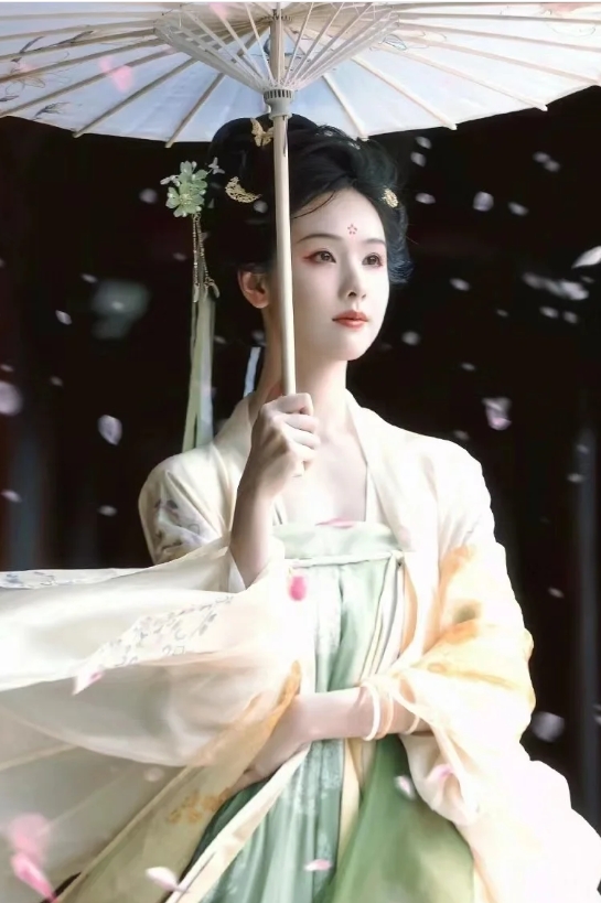 陈都灵——身姿充满韵味