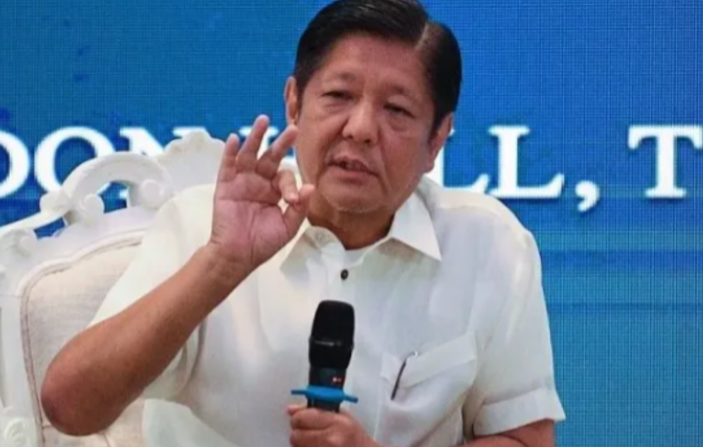 菲律宾对中国作出了一个承诺。
中菲冲突之际以及菲律宾寻求永久部署美国“堤丰”中程