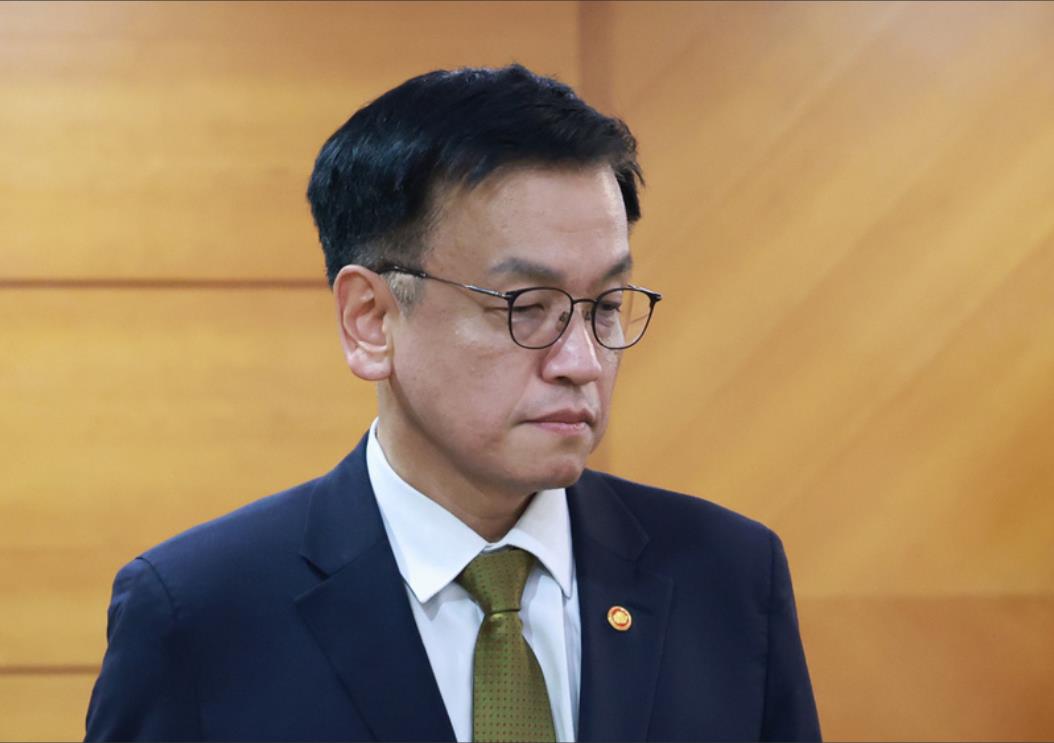 韩国“代代总统”崔相穆，太难了。
新年伊始，尹锡悦高级幕僚集体请辞，前总统的班子