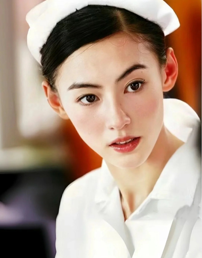 蛙趣！她美得和别人根本不是一个次元啊。

u友快给推荐一下这位是谁