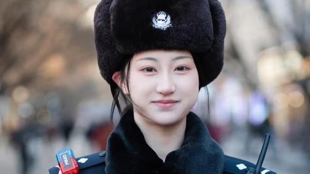 哈尔滨最美交警撞脸景甜，网友全网寻人，官方回应：马上安排！-守恒真勇敢