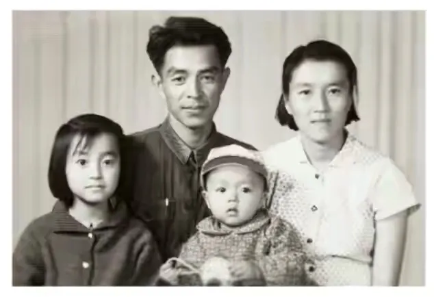 1995年，“烟草大王”褚时健刚刚当选全国“十大改革风云人物”，一封举报他“私设