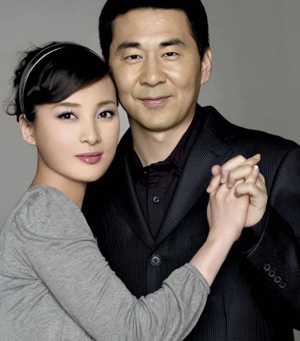 陈建斌的两个儿子

1.大儿子
虎虎，18岁，2007年出生，长相像爸爸陈建斌，