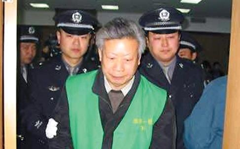 中秋血案：巷子里的致命秘密，真凶竟是枕边人？