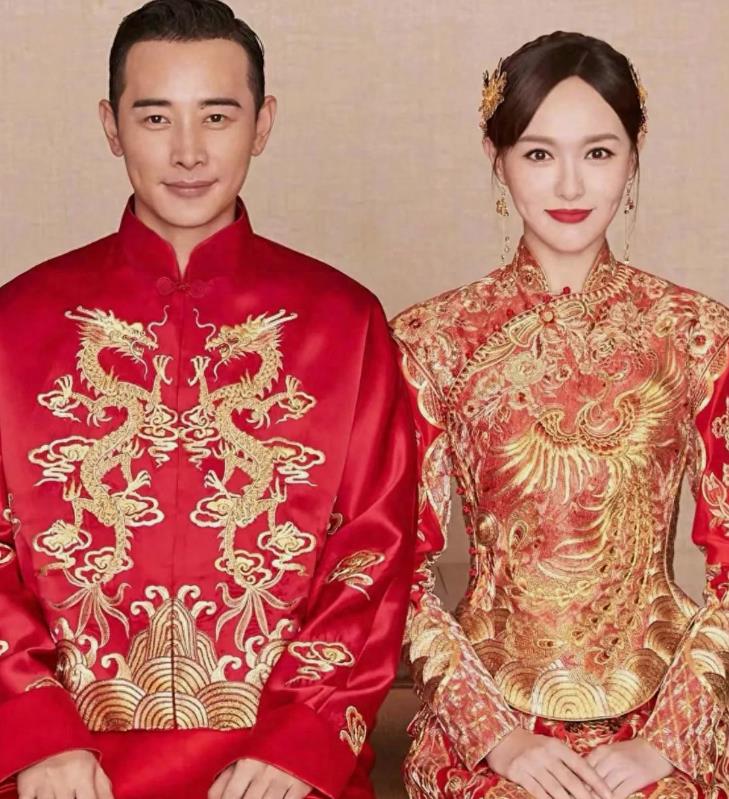 迪士尼邂逅唐嫣罗晋一家三口,甜蜜家庭超温馨，颜值巅峰着实令人羡慕呀。
 
唐嫣和