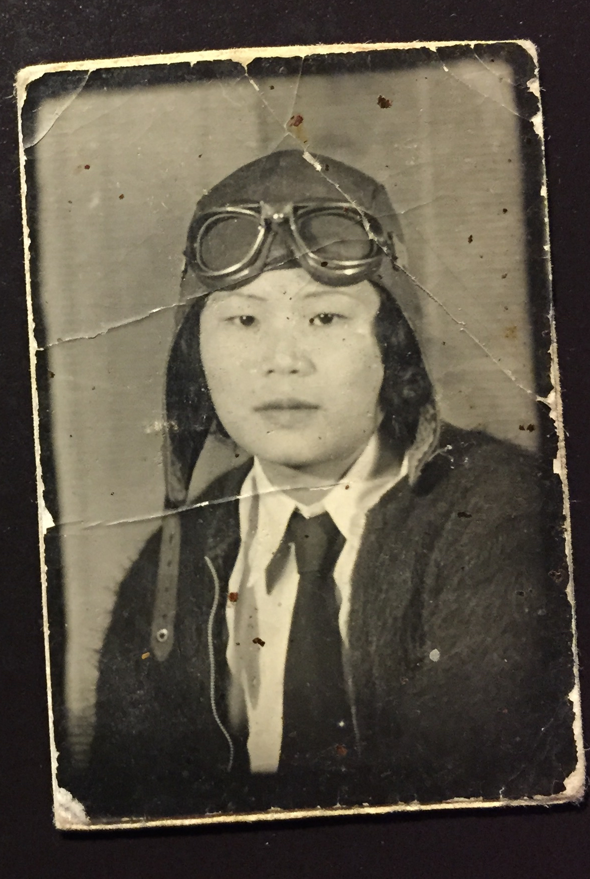 第一位获得飞行员执照的美籍华裔女性张瑞芬，1932 年