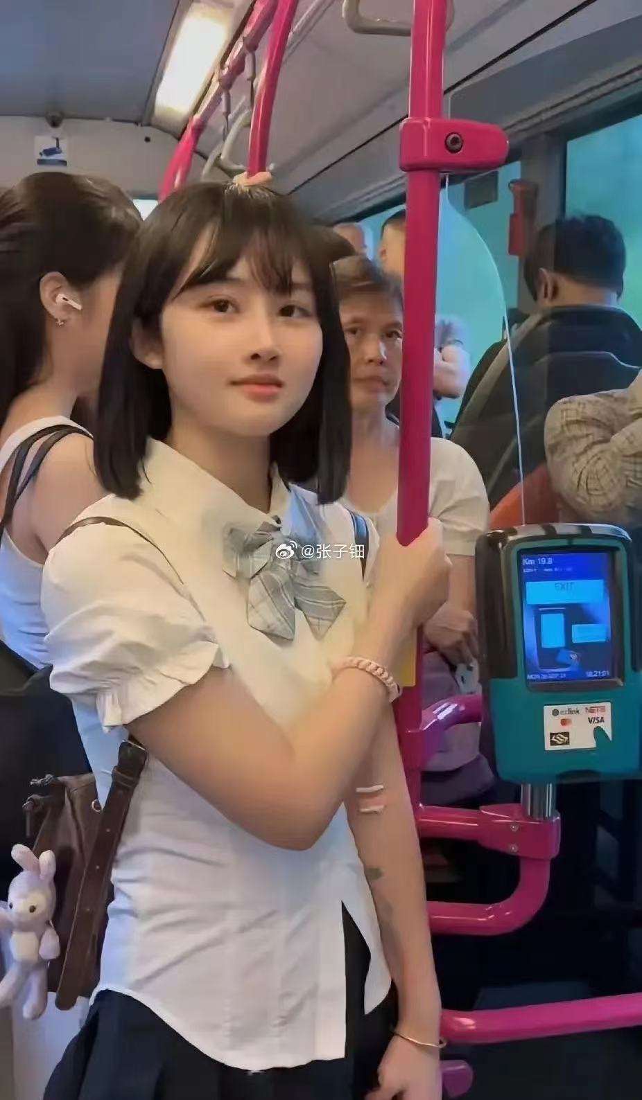 在公交车上碰到了前任这个眼神让我害怕哈哈哈哈