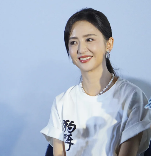佟丽娅出席活动生图状态怎样