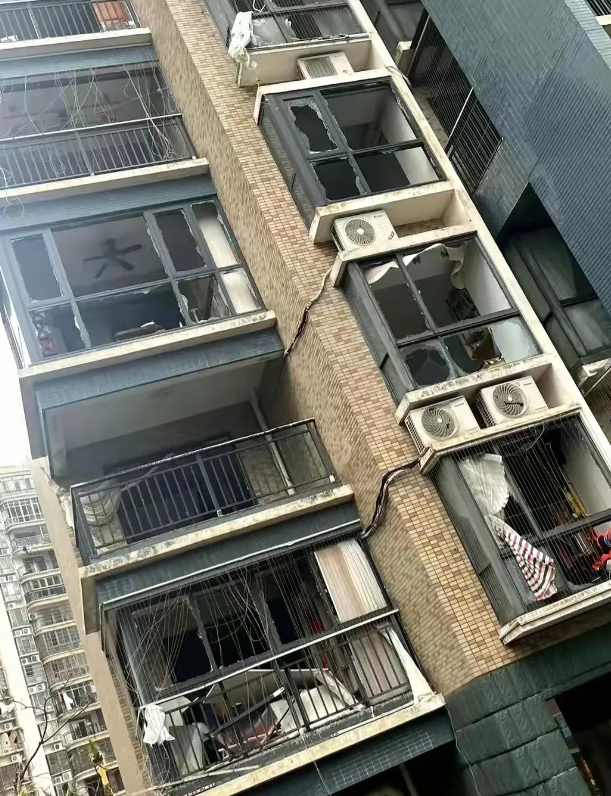 台风摩羯肆虐，对房地产敲响了警钟：

1、房子不能一味建高，高层房以后将越来越不