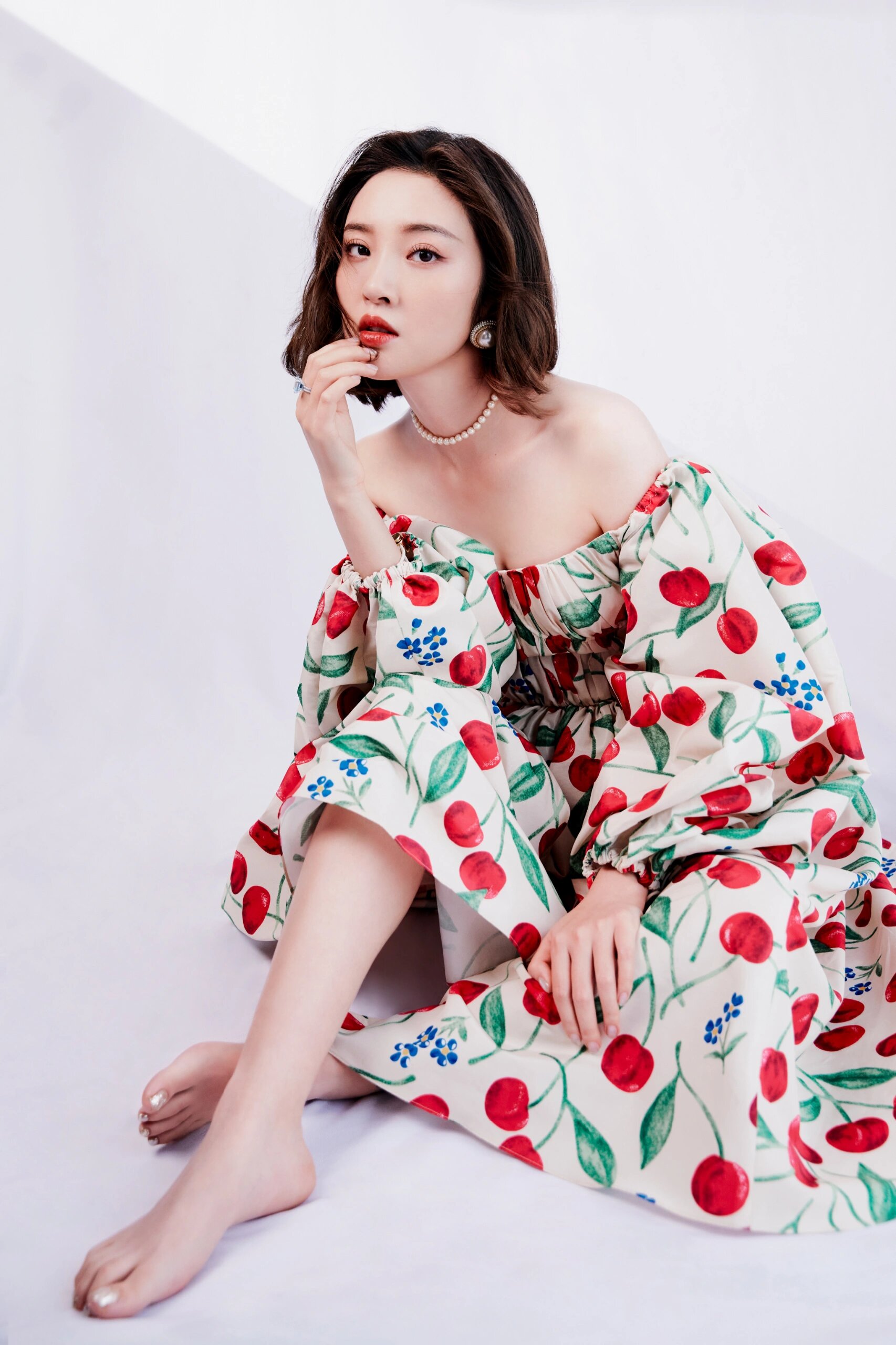 唐艺昕，肌肤如牛奶一般，太好了！