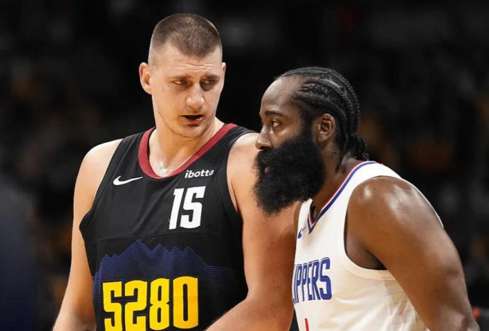 快船今天大胜开拓者，战绩西部第五相当惊艳。哈登得到23分1篮板7助攻1抢断，正负