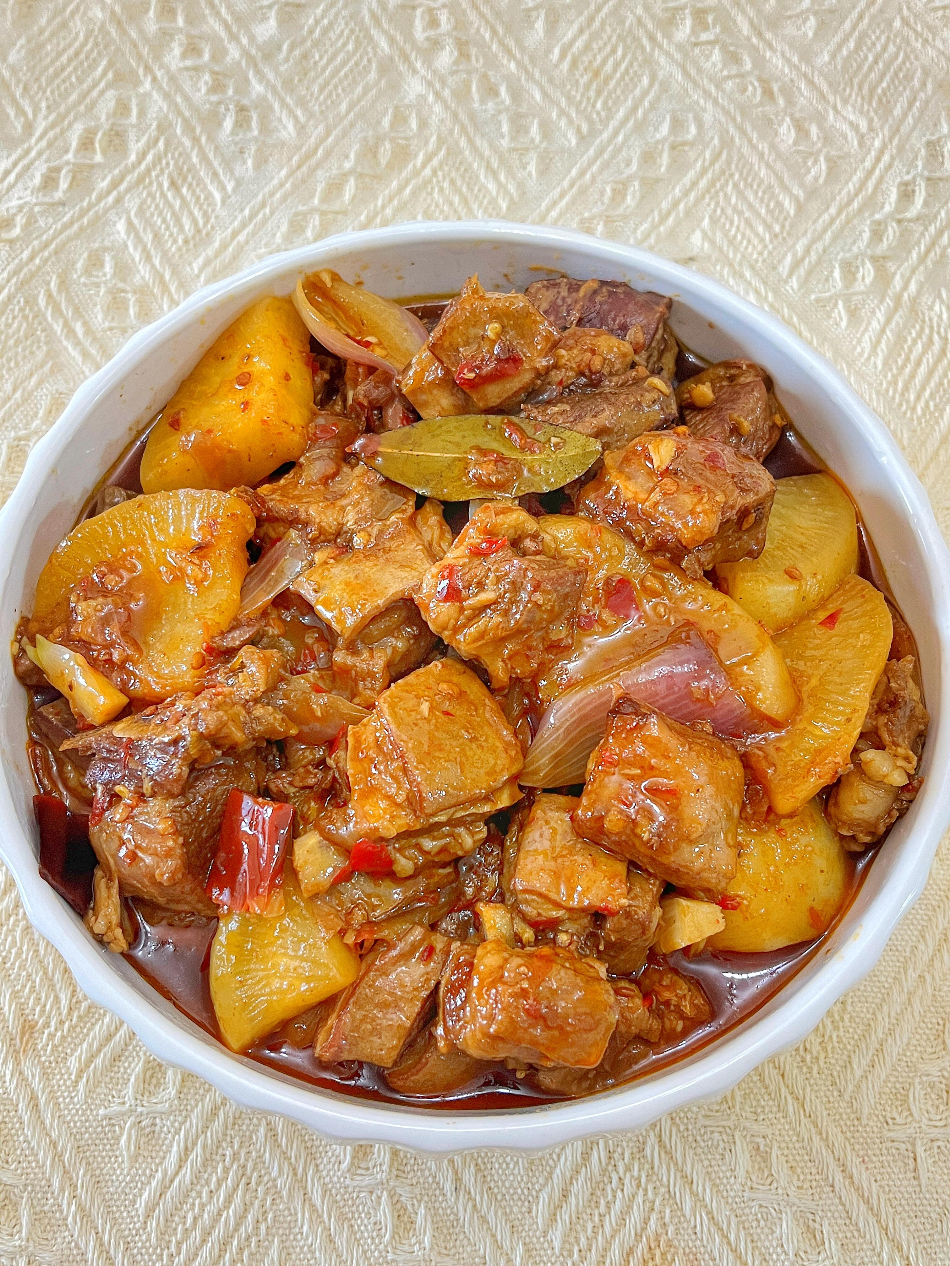 冬天就是要吃热辣暖和的羊肉呀
冷起来了，吃点羊肉暖和暖和，这道红焖羊肉超简单的，