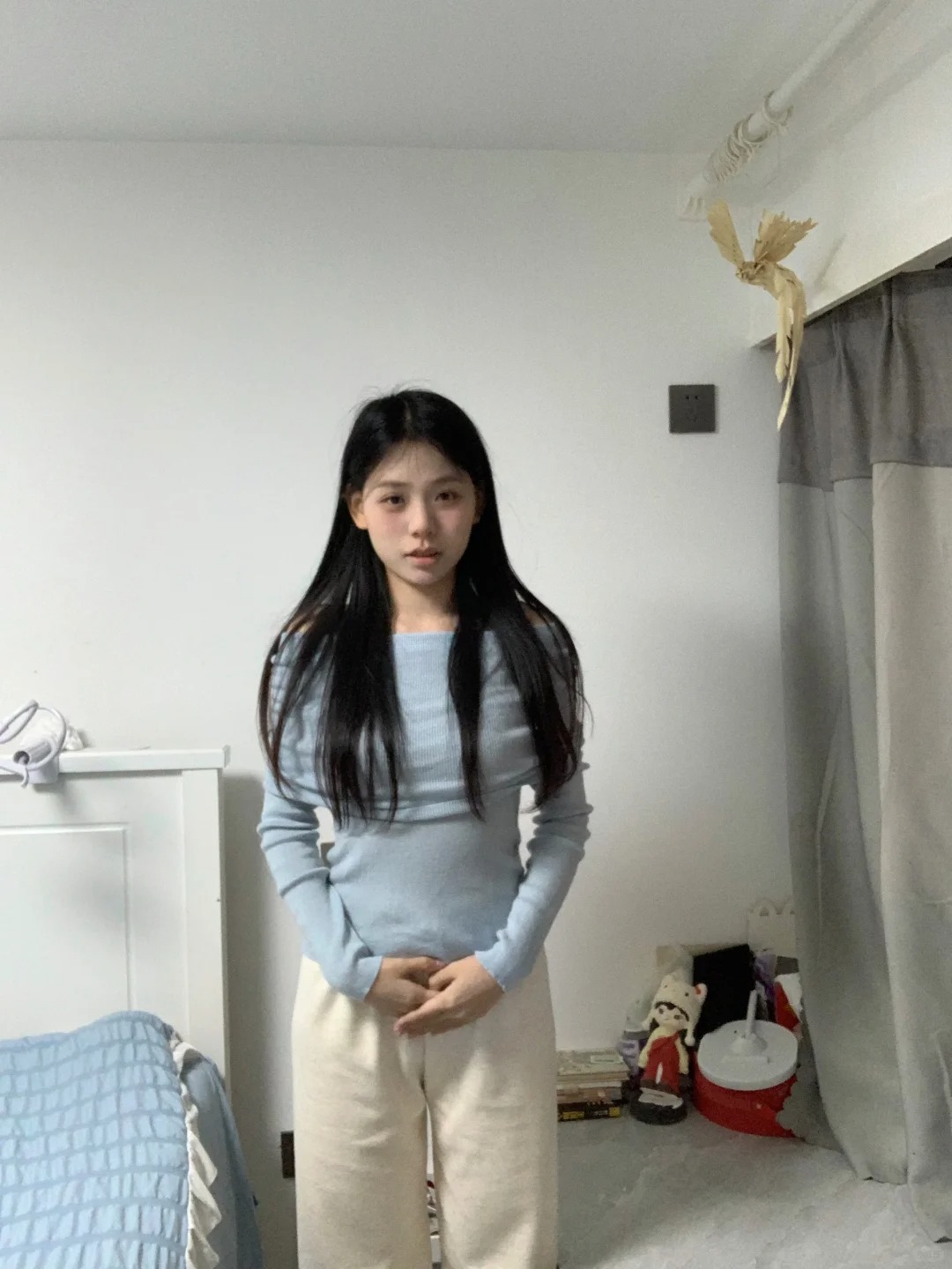 求改造 为什么穿搭总是被说土
网上看见这件蓝色上衣觉得好好康 于是激情下单
然后