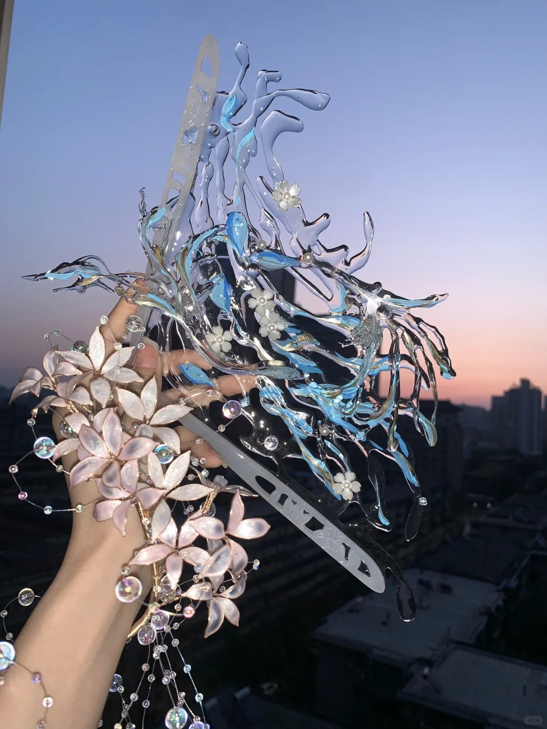 水扇VS手腕花
锦鲤水扇和手腕花在一起，你第一眼看到谁