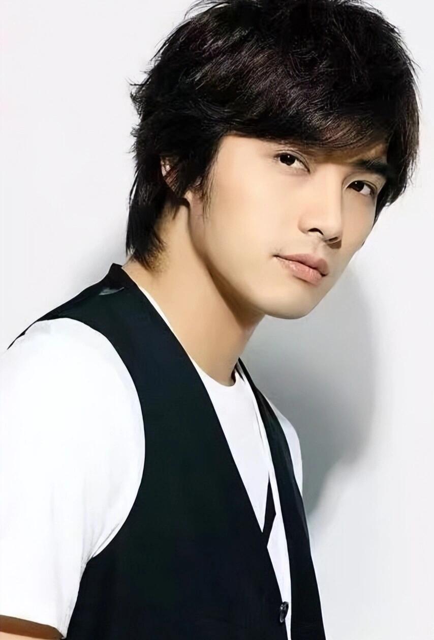 贺军翔，成娱乐圈“塌房男”