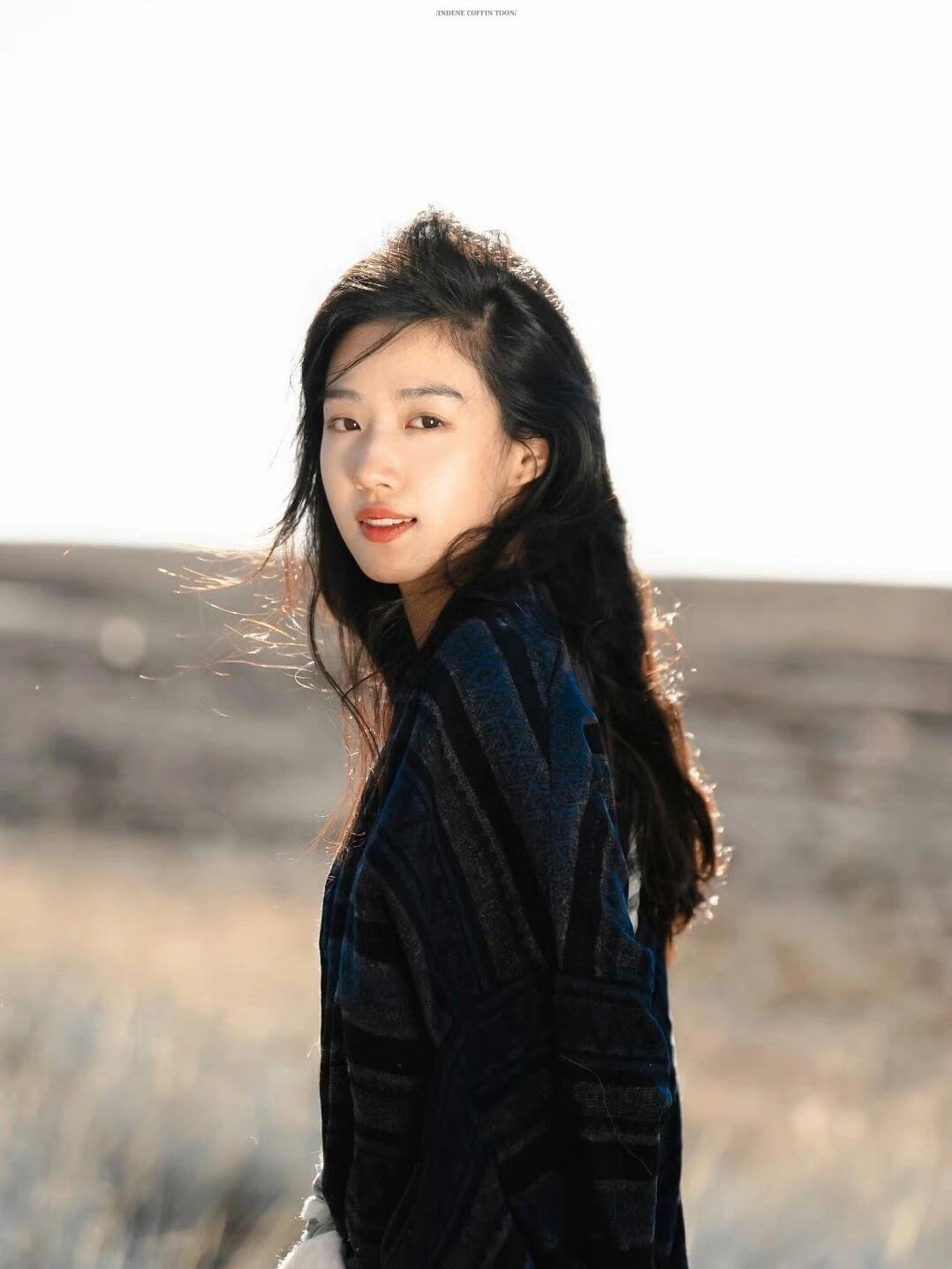 卢昱晓一个清新耐看的小美女