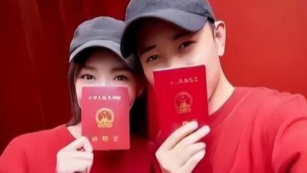 朱亚文与沈佳妮的婚姻危机曝光：简单的两个字，背后故事令人动容