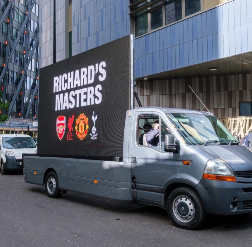 笑死了，曼城官方球迷组织嘲讽曼联、阿森纳、利物浦、热刺四家俱乐部

他们租了一辆