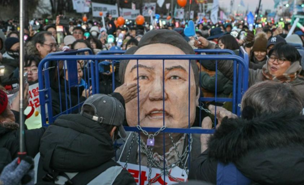 尹锡悦倒台与我们收复台湾有关系吗？当然有，美国走狗尹锡悦策划假冒朝鲜士兵刺杀美国
