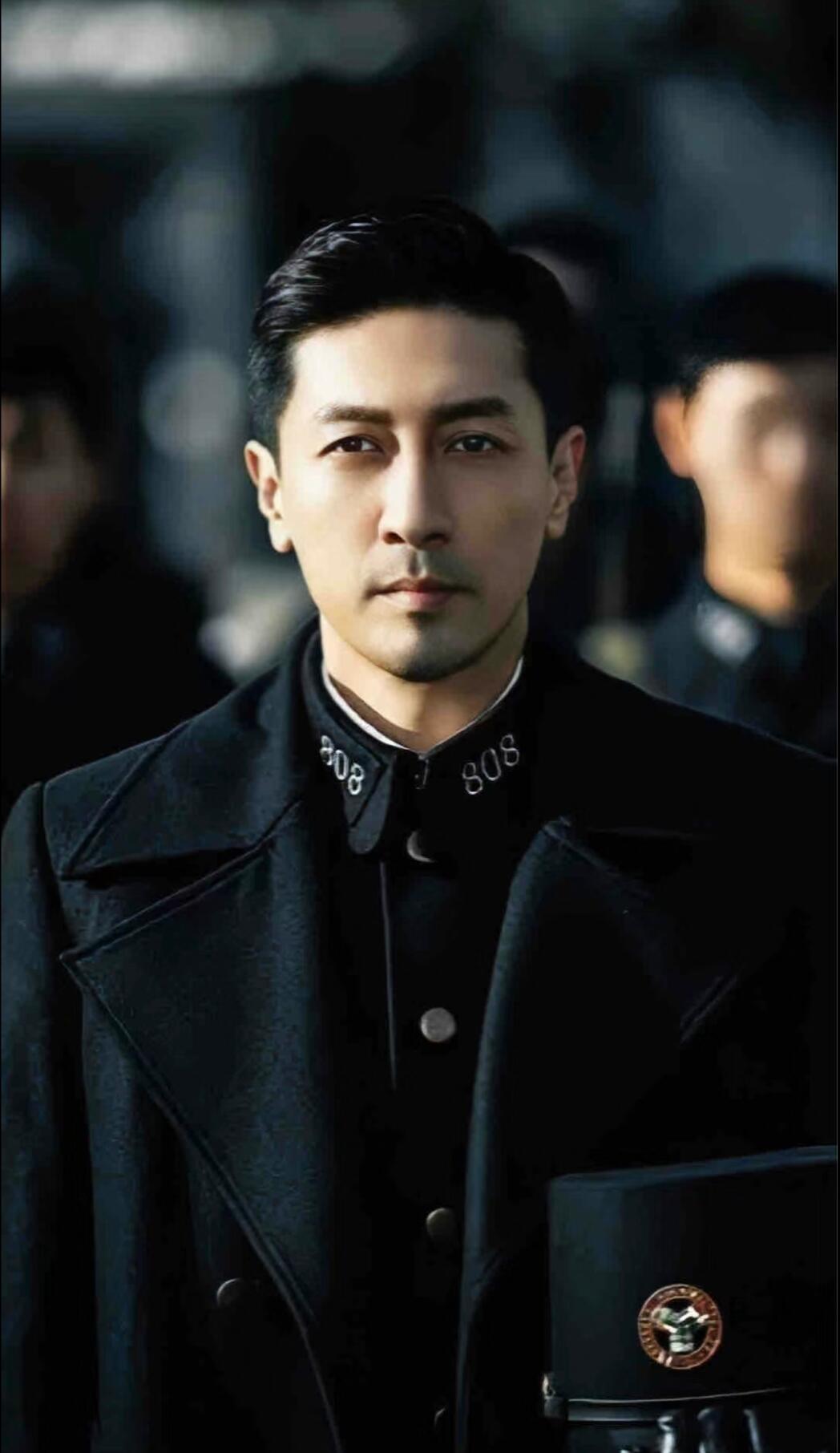 张鲁一是一位优秀的演员和导演