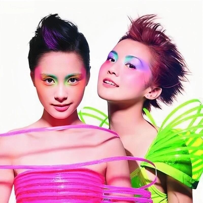 蔡卓妍好亲好可爱！