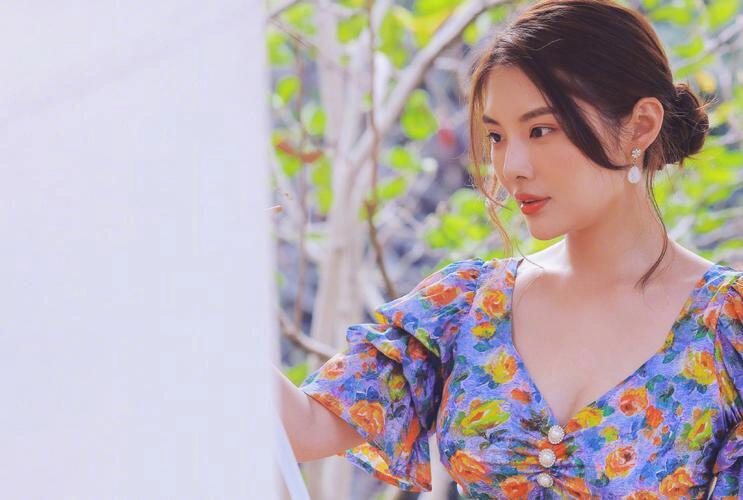徐冬冬是一位多才多艺的女演员、歌手