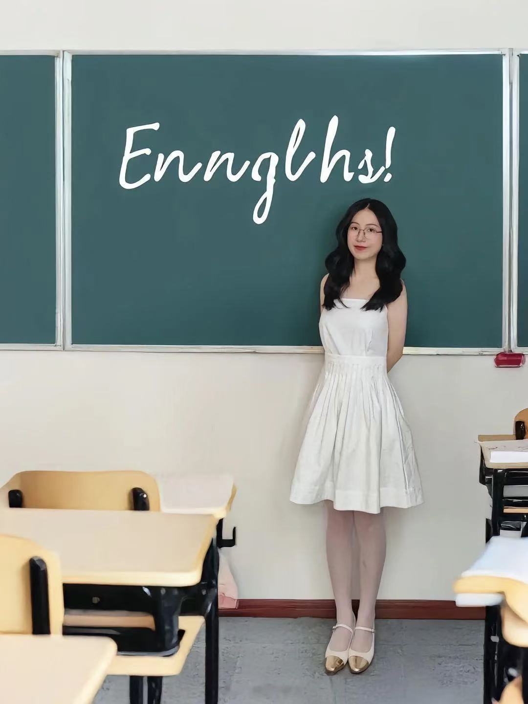 英语老师身材真没话说，难怪一开家长会老公就抢着要去参加哈哈哈哈