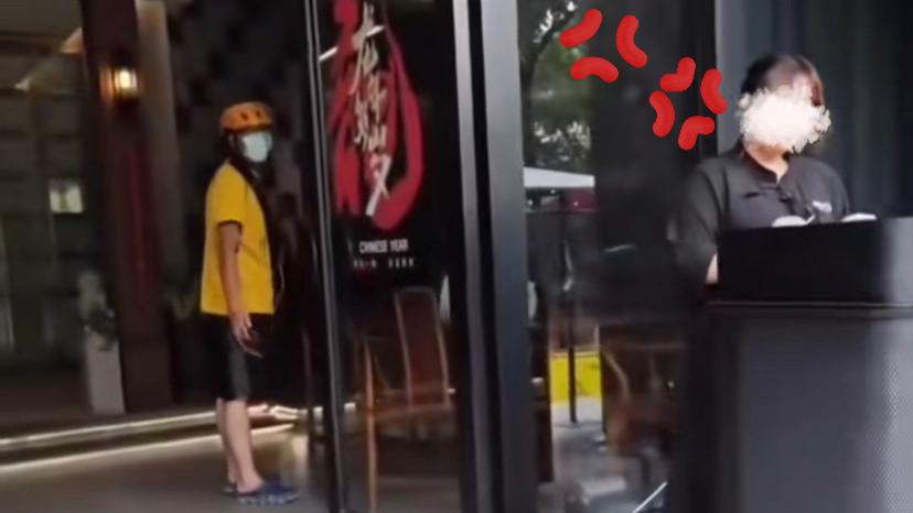 女子被外卖员说了一句肥头大耳后，惨遭破防直接打人